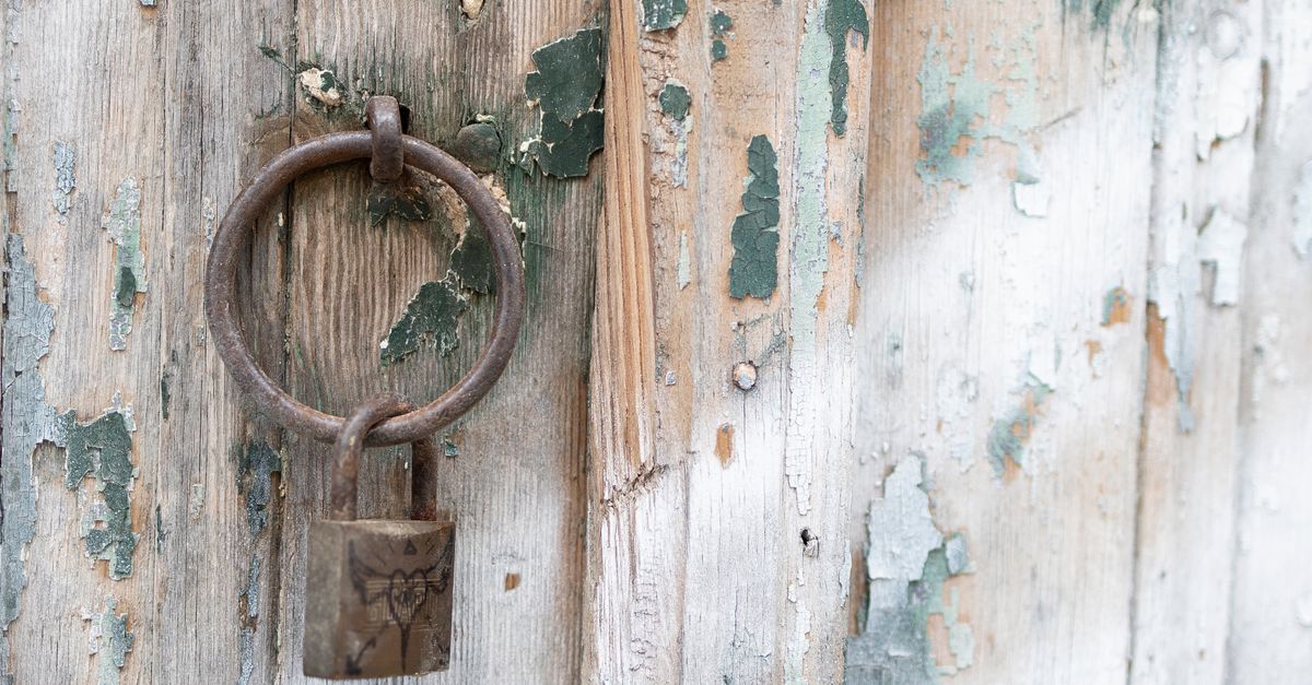 Signs It's Time to Replace a Worn Door Knob Lock — Henderson Locksmiths